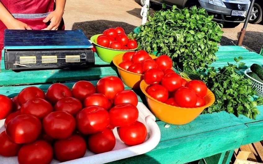 Астраханцам предлагают купить фрукты, мясо и рыбу по дешевым ценам