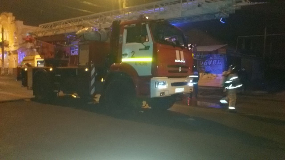 На Больших Исадах в Астрахани вспыхнул пожар