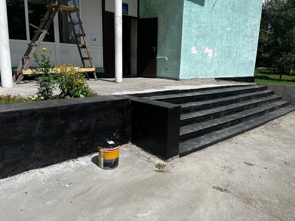 Астраханцы восстанавливают разбитую школу и Дом культуры в Кременском районе ЛНР