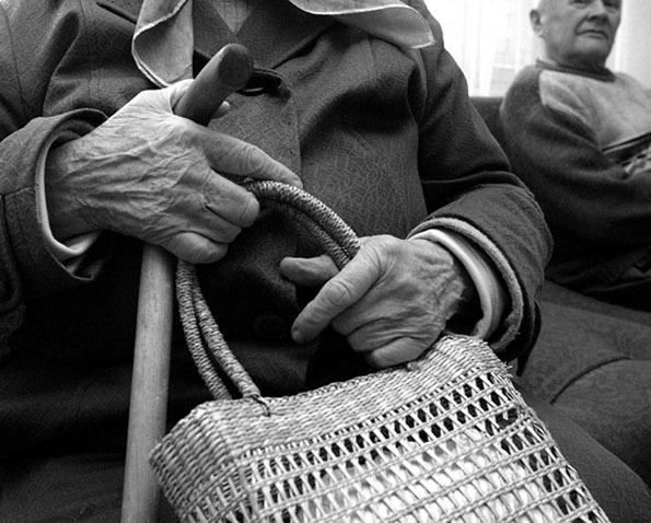 Астраханец ограбил рассеянного пенсионера