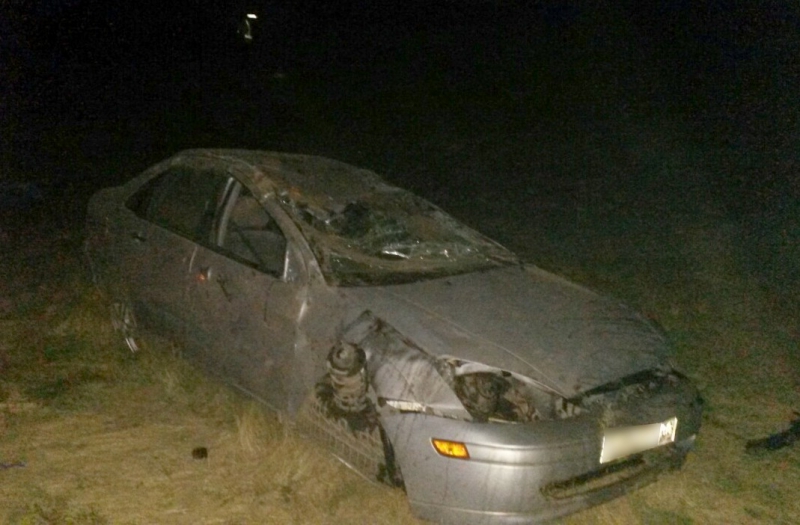 Под Астраханью опрокинулась иномарка: водитель погиб, его пятилетний сын госпитализирован