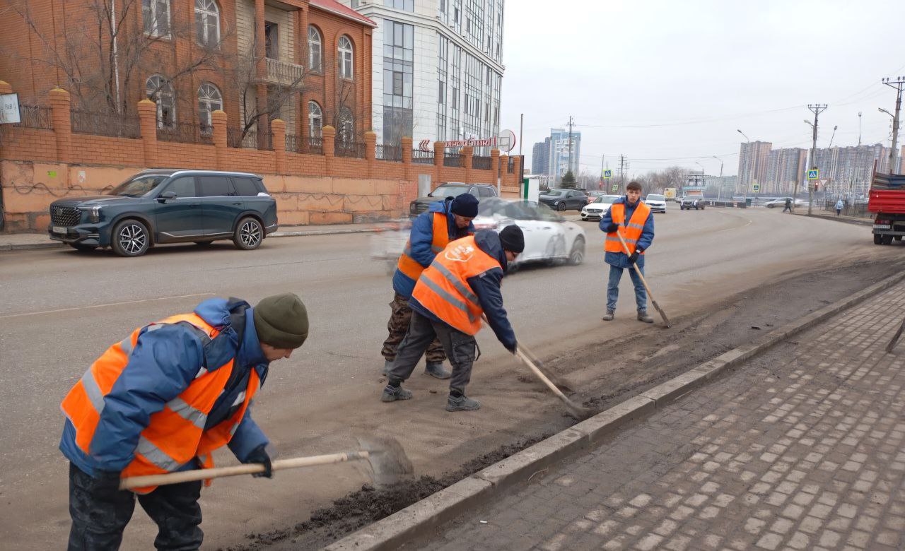 Уборку улиц во всех районах Астрахани будут вести по спецграфику