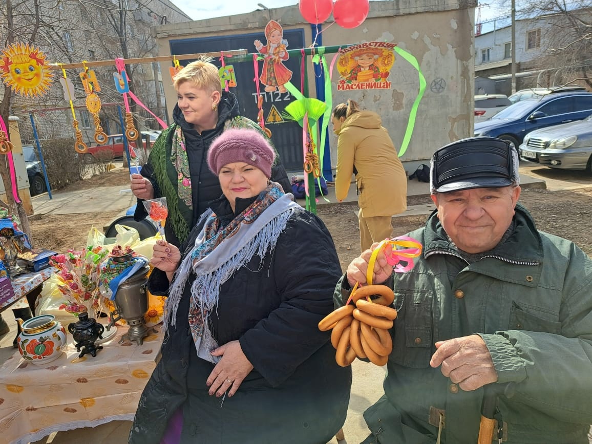 Астраханцы отметили начало Масленицы соседским хороводом | 11.03.2024 |  Астрахань - БезФормата