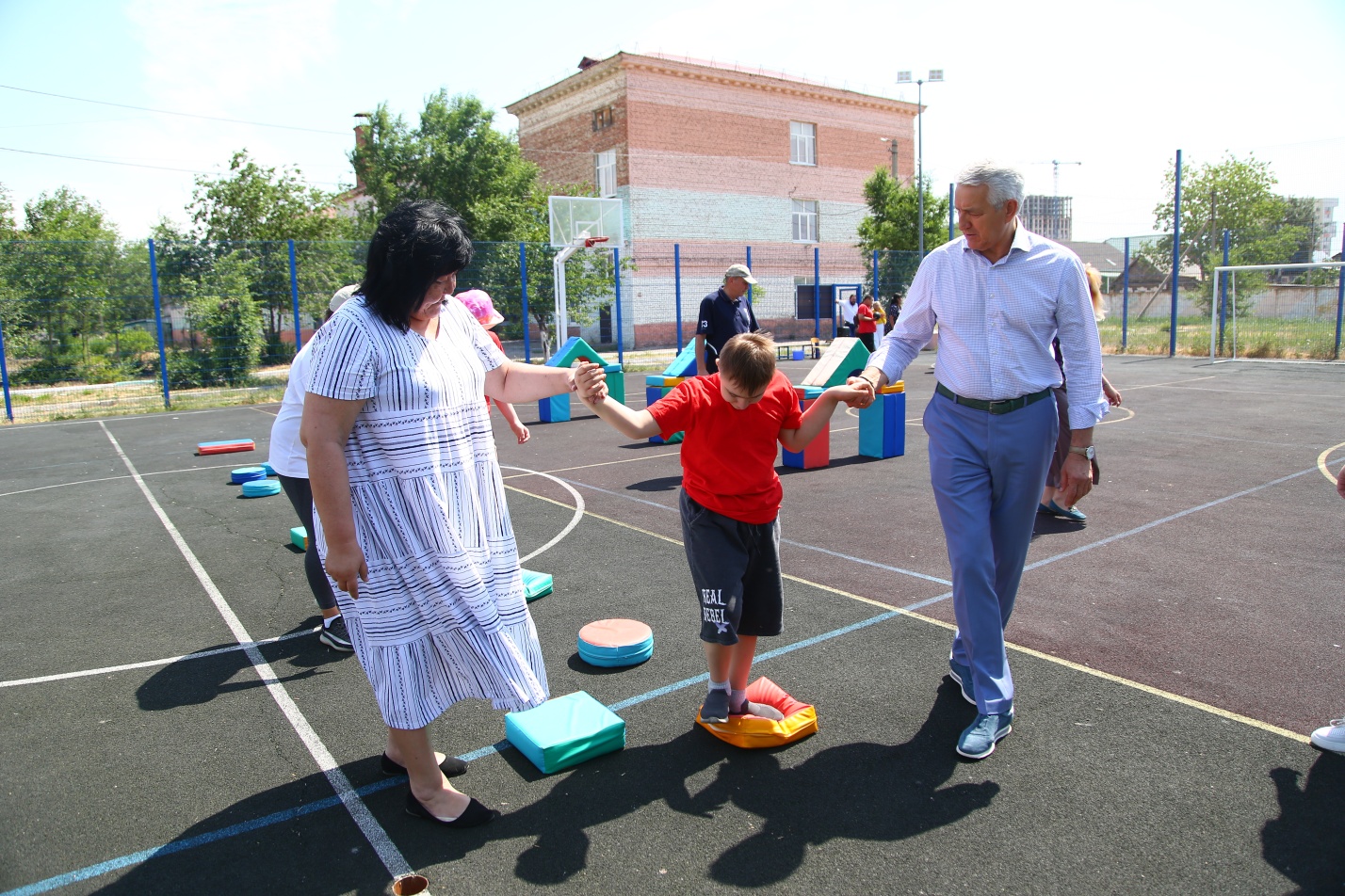 Леонид Огуль: в Астрахани открылись детские оздоровительные площадки для детей с ограниченными возможностями здоровья