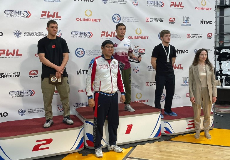  Астраханец взял серебро студенческой лиги по спортивной борьбе 
