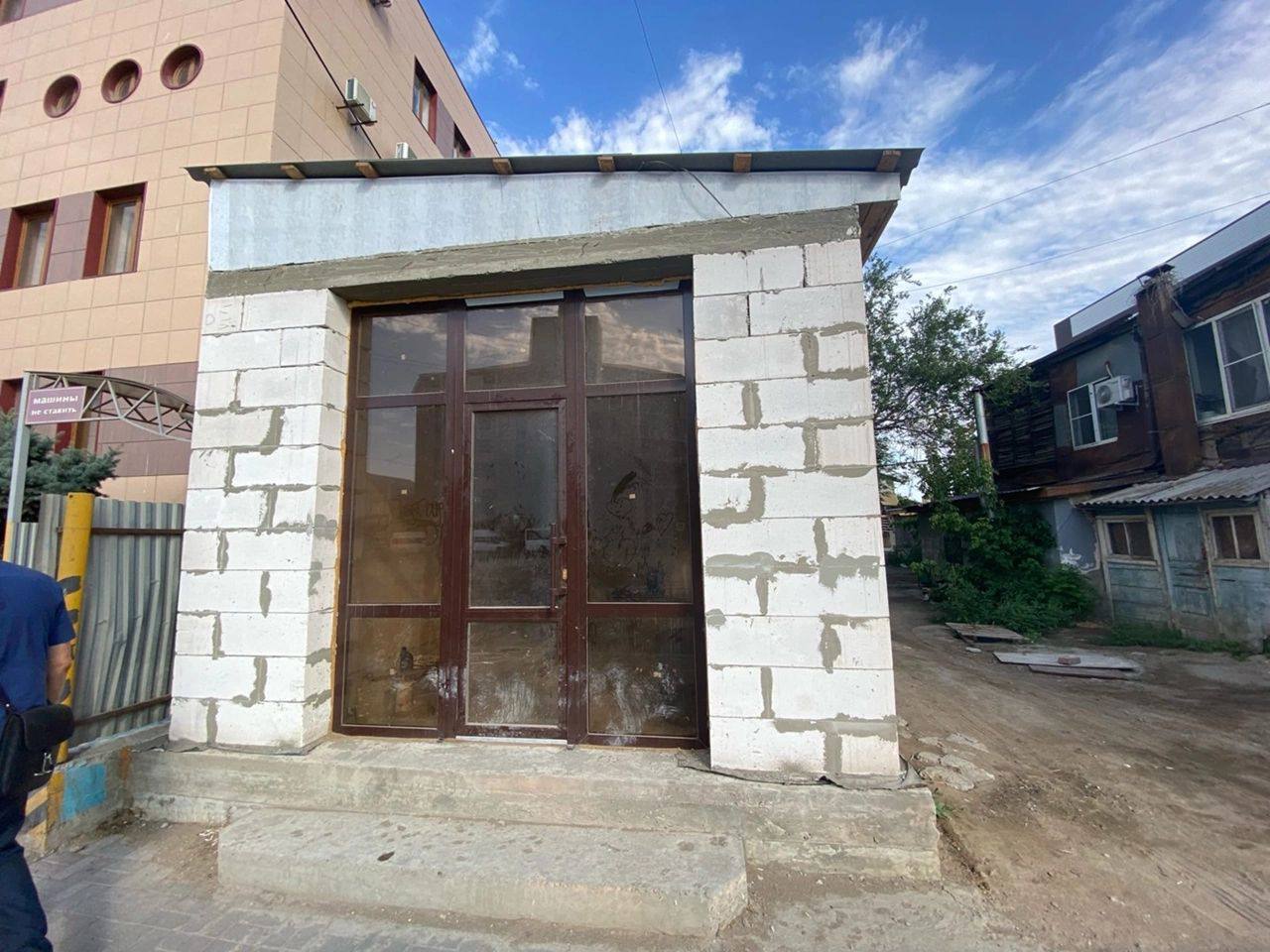 В Астрахани суд постановил снести самовольную постройку на территории памятника архитектуры