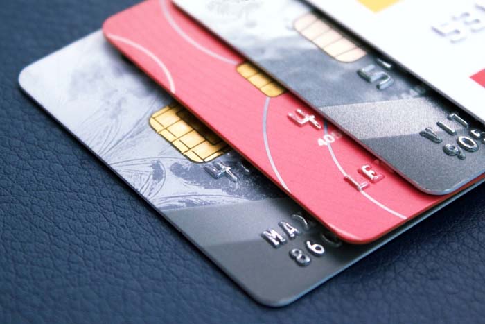  С сегодняшнего дня не все астраханцы смогут получить пенсии и пособия на свои банковские карты