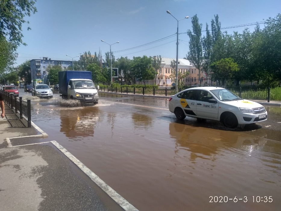 Достаем каноэ: сейчас в Астрахани тонет улица Татищева