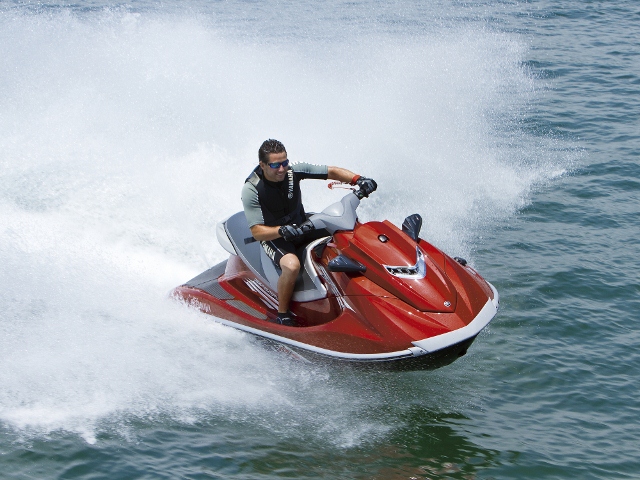 В Астраханской области гидроцикл врезался в мост: погиб ребенок