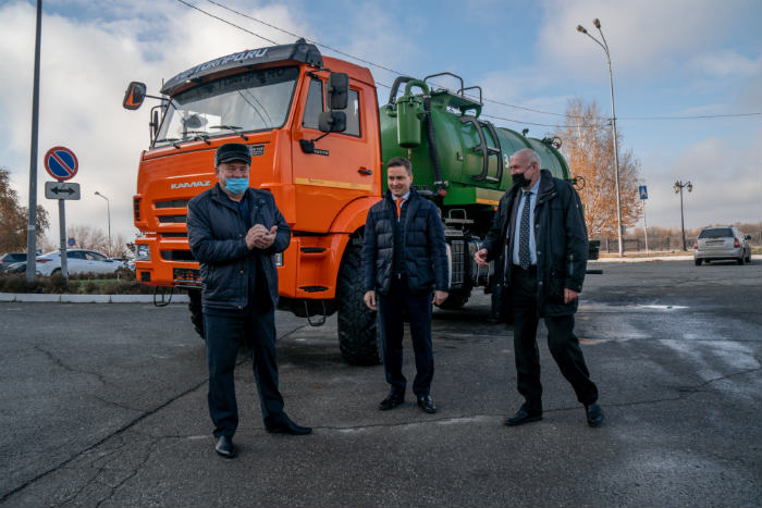 Астраханскому сайгачьему заказнику подарили новый пожарный КамАЗ 