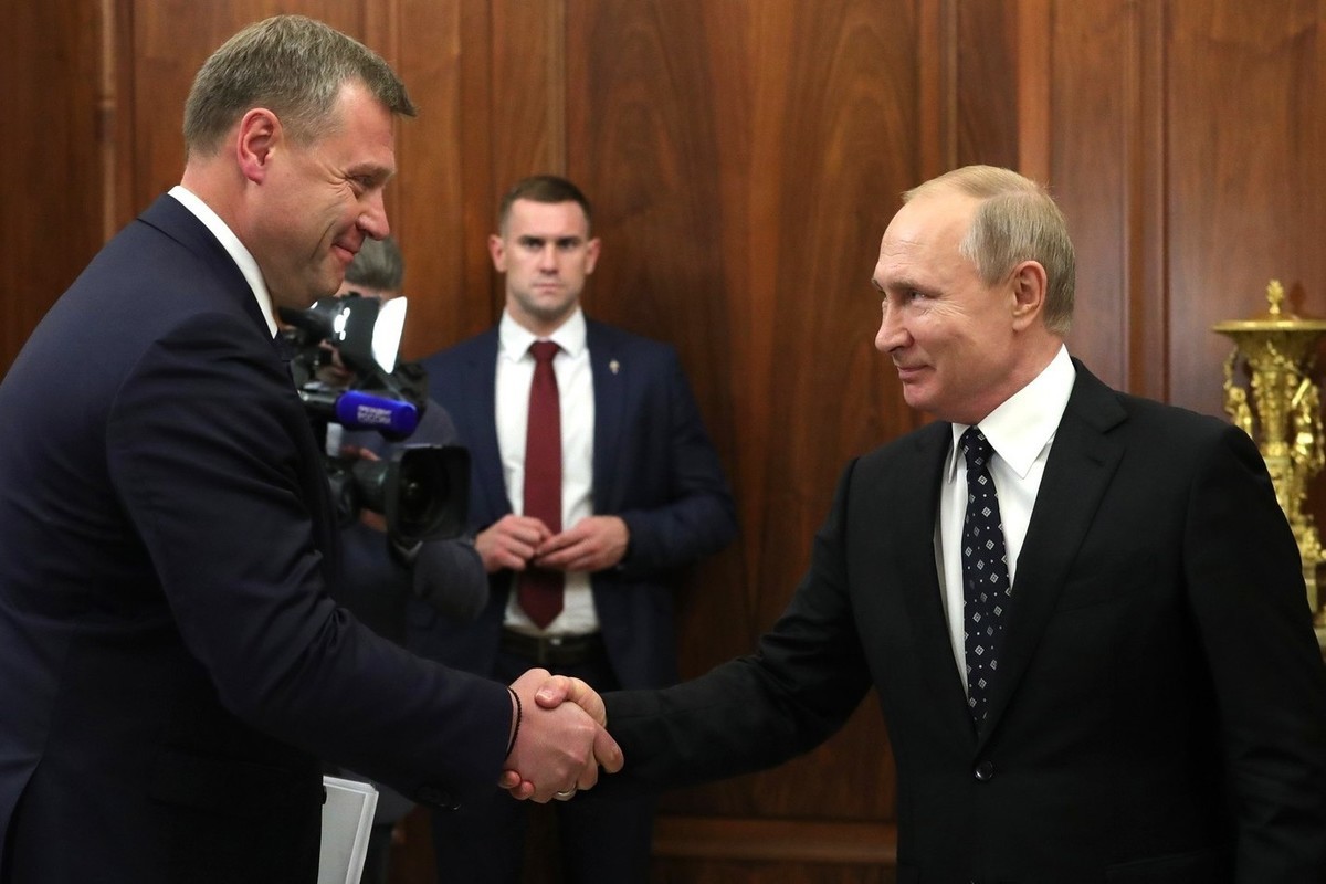 Астраханский губернатор поздравил президента России с днем рождения 