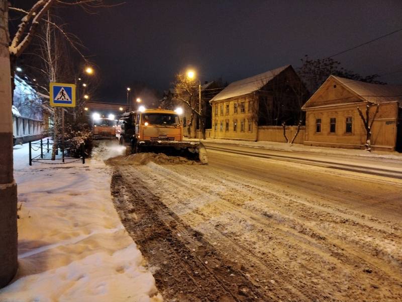 К приходу зимы готовились: астраханские коммунальщики рассказали, как борются с осадками 