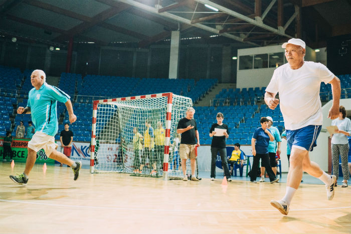 Астраханских пенсионеров приглашают на утреннюю зарядку