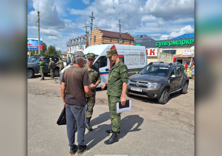 Более 300 жителей ЛНР обратились в астраханский пункт отбора на военную службу