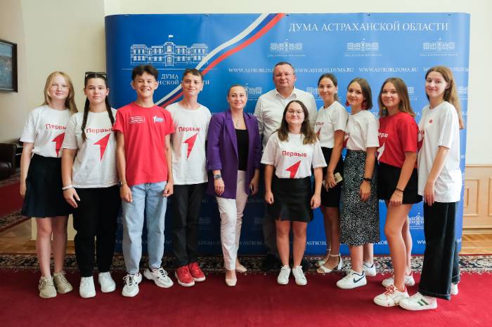 Игорь Мартынов обсудил молодежные инициативы с активом «Движения первых»