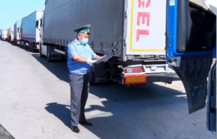 Россельхознадзор не пропустил через Астраханскую область более 40 тонн фруктов и риса из Казахстана