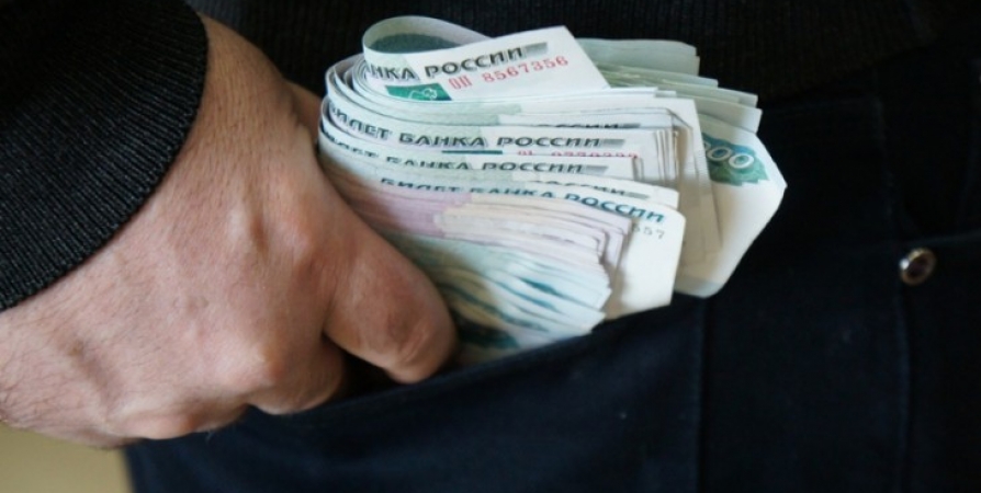 Астраханский чиновник присвоил деньги, выделенные на инвалидов