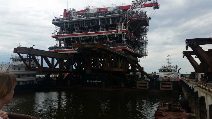 ЛУКОЙЛ отправил на Каспий верхнее строение блок-кондуктора Филановского