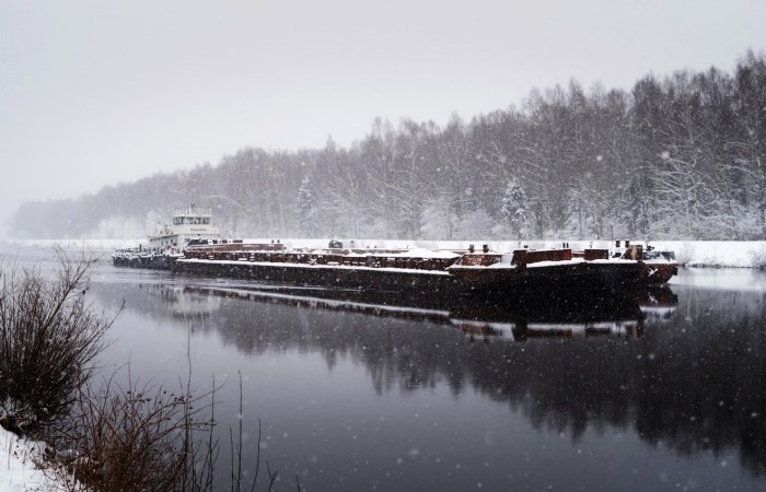 В Волгоградской области затонула баржа, принадлежащая астраханской компании