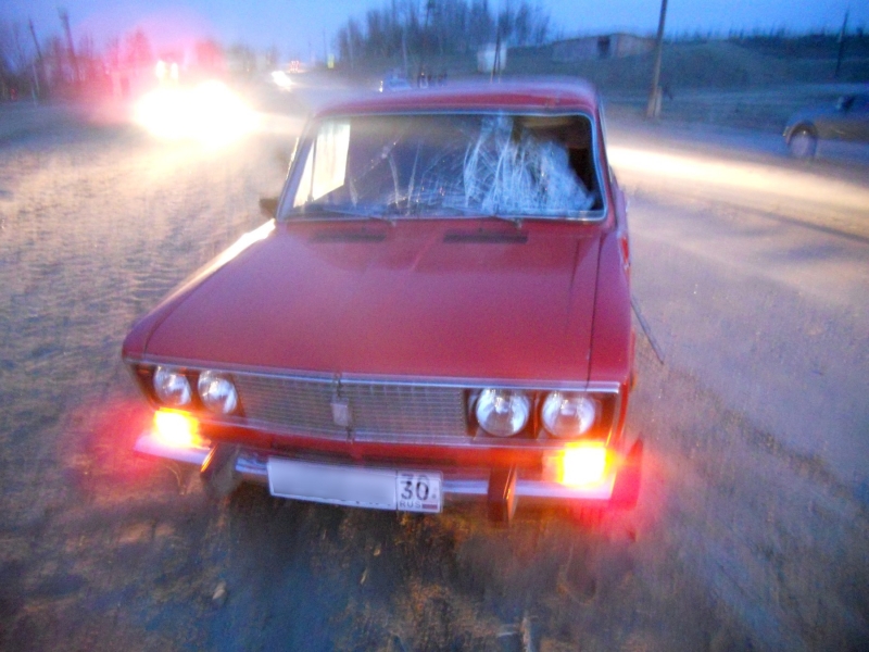 В Астраханской области автомобиль насмерть сбил подростка, перебегавшего дорогу