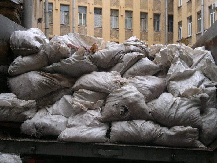 В Астрахани запущен пилотный проект по вывозу мусора
