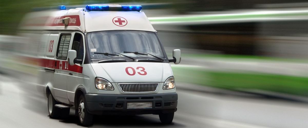 В центре Астрахани на пенсионерку обвалился потолок, придавив ее