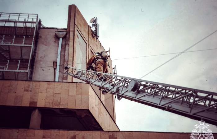 В Астрахани почти рядом с обрушившемся домом «горела» оркестровая яма в АДК «Аркадия»