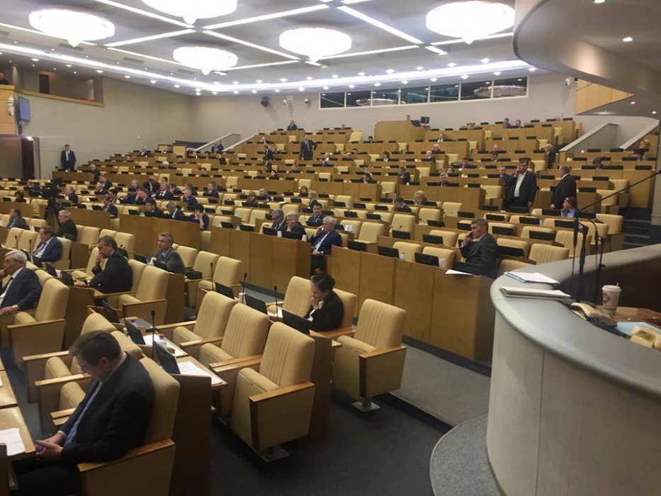 Депутаты Единой России принимают законы, не посещая Госдуму (ФОТО)