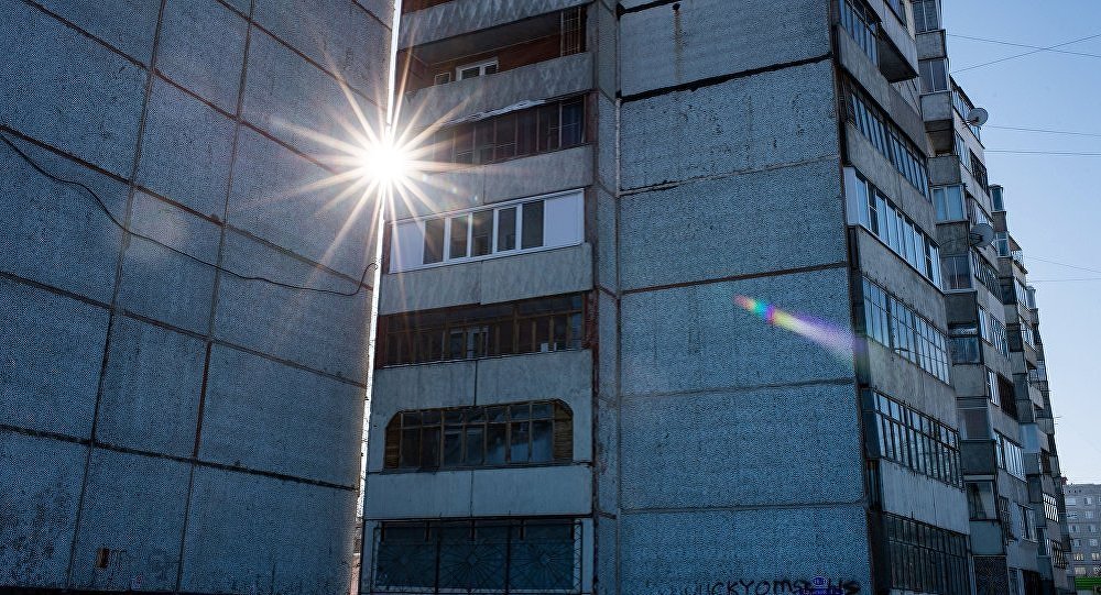 В Астрахани женщина разбилась насмерть, упав с высоты