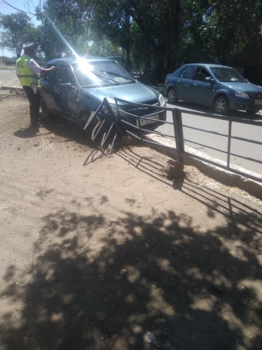 В сети появилось видео погони астраханских полицейских за Ладой