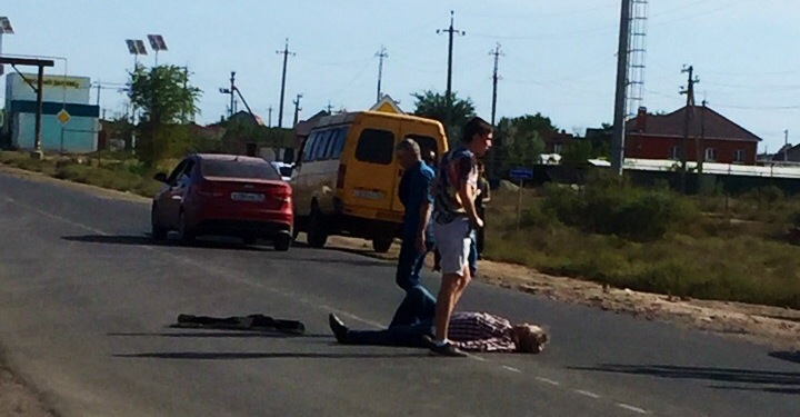 Пьяный астраханец решил поиграть в "лежачего полицейского" посреди дороги