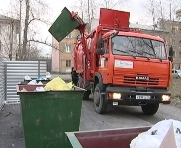 Астраханцы страдают от небрежного вывоза мусора