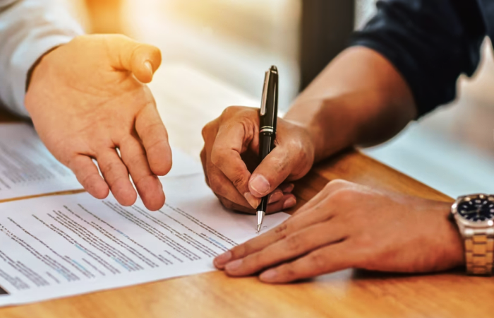 Астраханский следком заподозрил муниципальных чиновников и фирмачей в мошенничестве