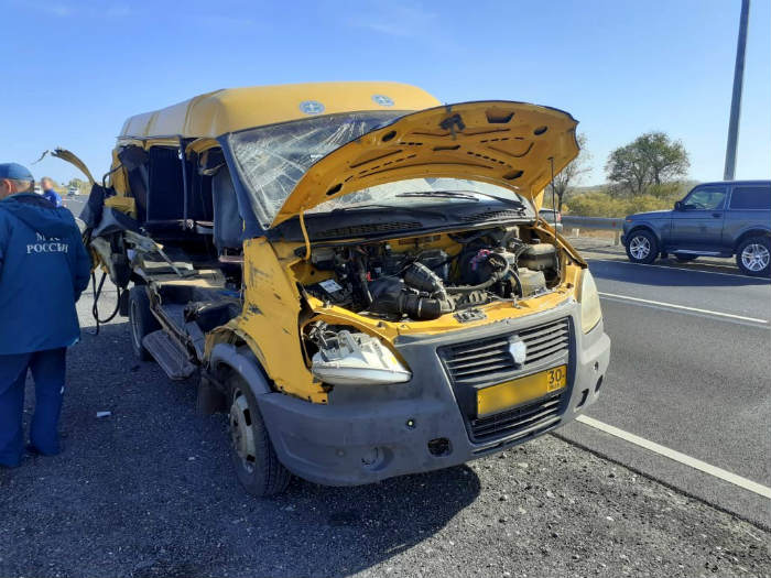 Дети не пострадали: стали известны подробности ДТП с маршруткой в Икрянинском районе