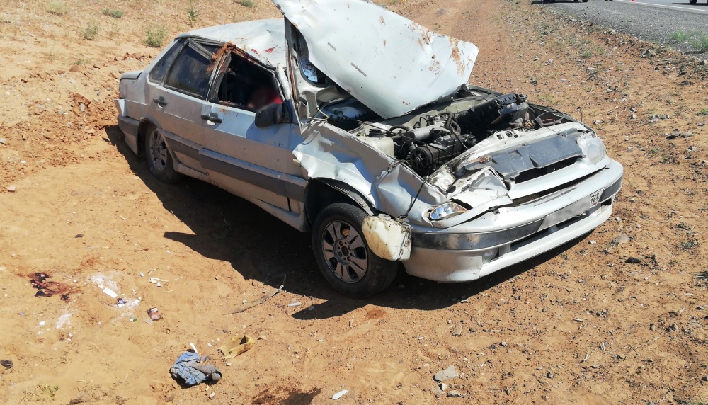 На глазах у молодой автоледи, которая не справилась на дороге с управлением, погибла мать