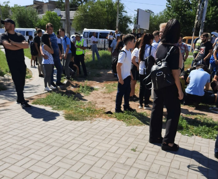 Несчастный перекресток: кадры серьезной аварии у астраханского медколледжа