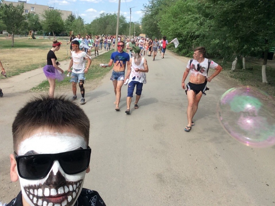 В Астраханской области выпускники ввели новую моду на выпускные наряды