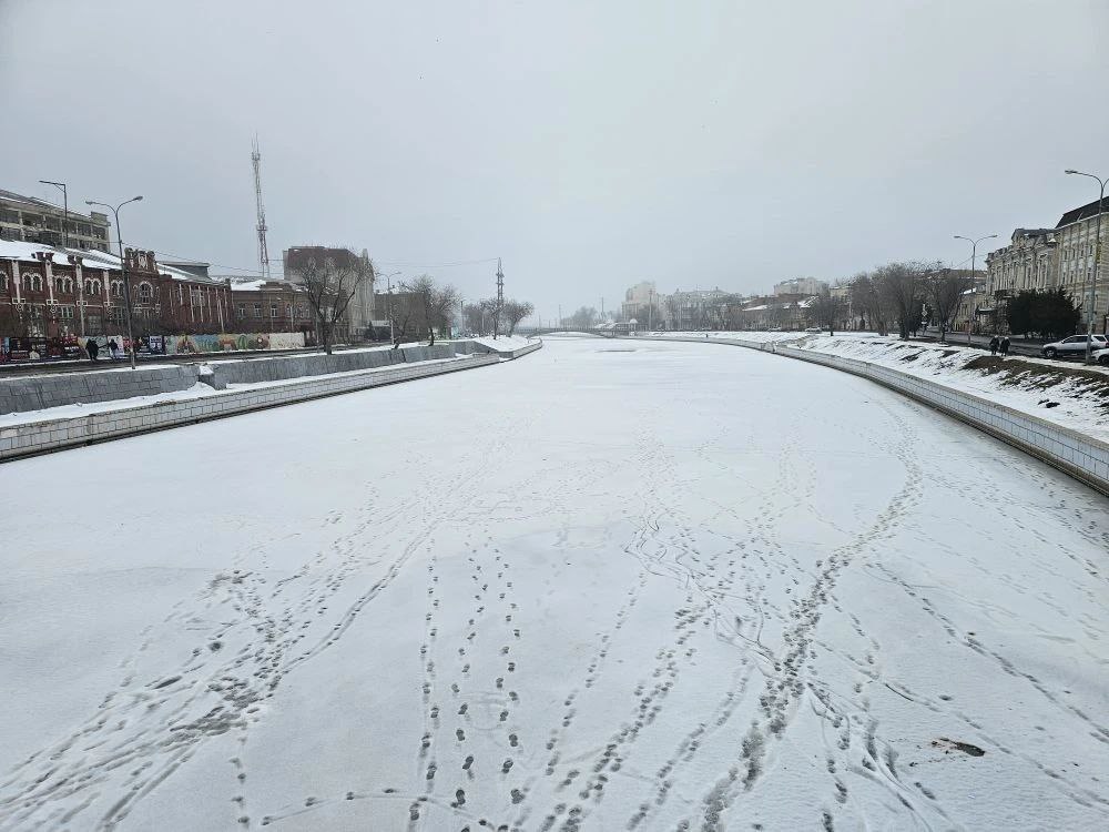 Лед на городских водоемах Астрахани все тоньше