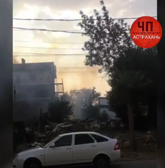 Возле популярной гостиницы-ресторана в центре Астрахани случился пожар