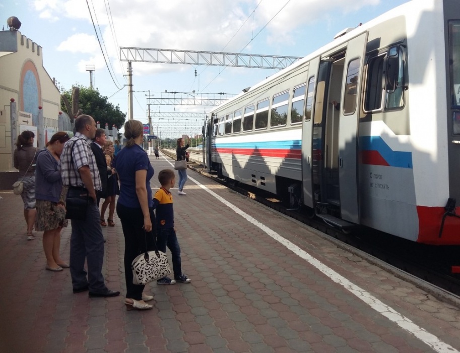 Новый пригородный поезд перевез почти 1500 астраханцев