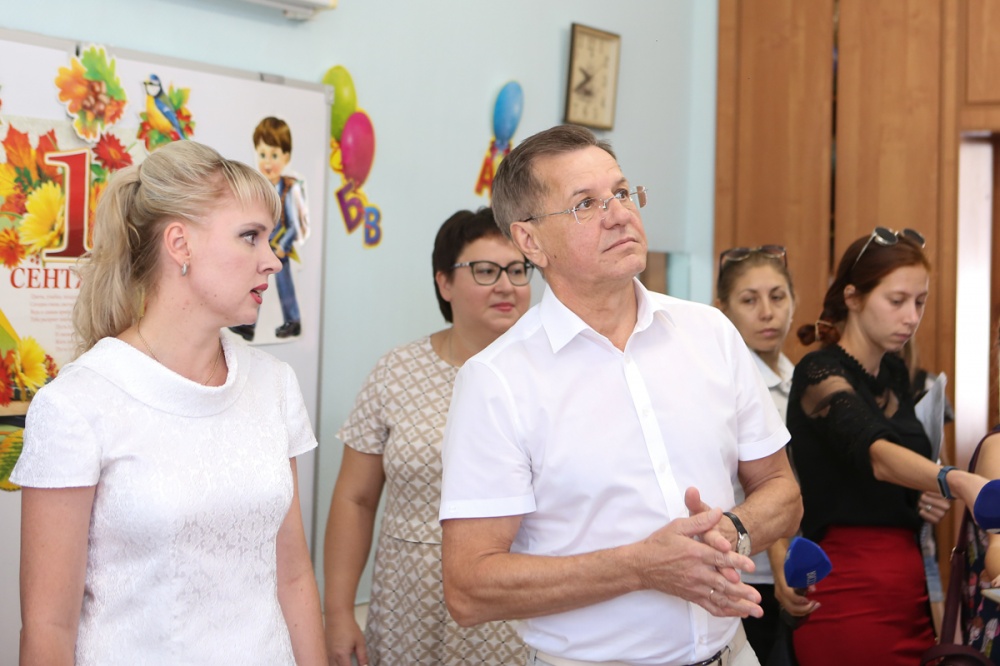 Александр Жилкин проверил готовность астраханских школ к началу учебного года