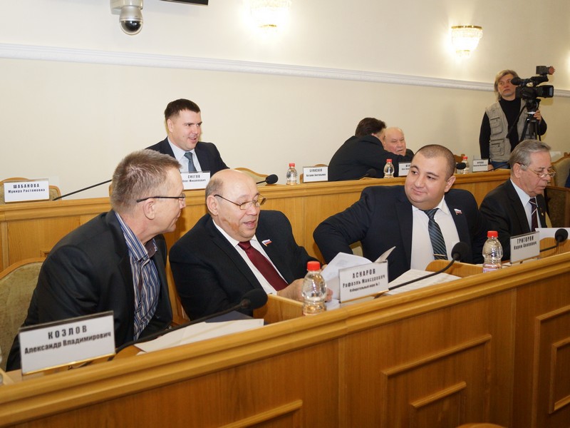 Третий прогул? Мандат на стол и свободен