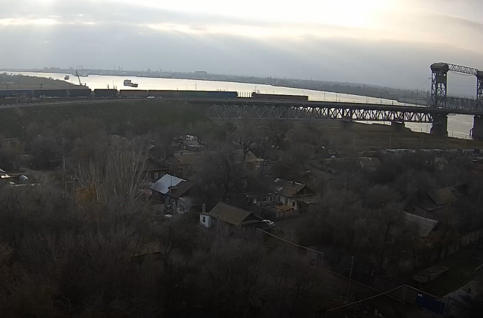 Старый мост в Астрахани полностью откроют через несколько минут