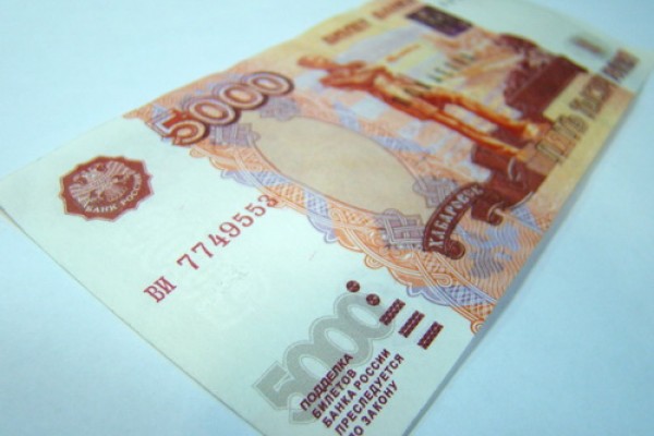 Астраханские полицейские изъяли у гостей города почти полмиллиона фальшивых рублей