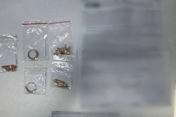 Дама сдавала в ломбард: астраханка «заработала» больше 5 миллионов на подлоге