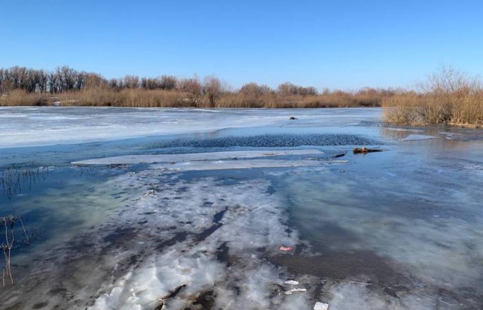 В Астраханской области 7-летний мальчик провалился под лед и утонул