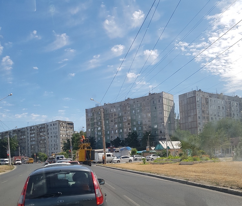 До свиданья, наш ласковый троллейбус: в Астрахани начали демонтаж проводов