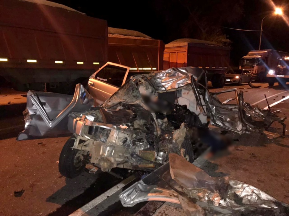 От машины не осталось живого места: под Астраханью в ДТП погибли три человека