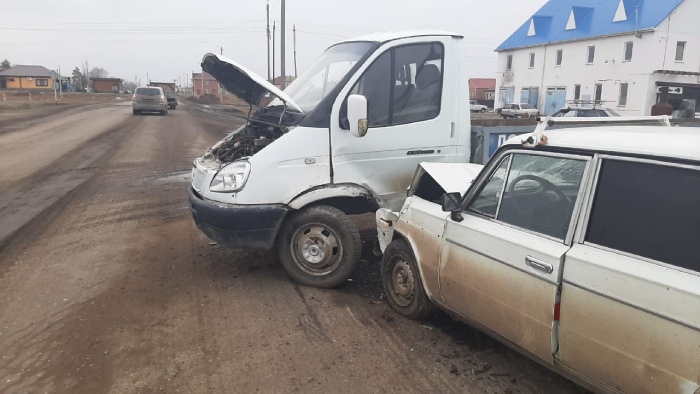 Под Астраханью "шестёрка" влетела в ГАЗель