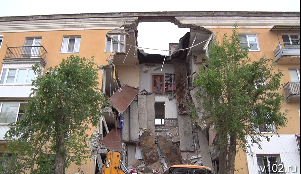 В Волгограде взрыв полностью уничтожил подъезд многоэтажки